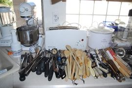 SMALL APPLIANCES, KITCHEN UTENSILS