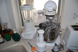 BLENDER, KITCHEN AID MIXER, TOASTER ETC