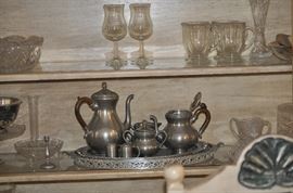 TEA SET, GLASSWARE