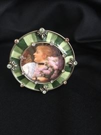 Jay Strongwater picture frame.  Measures 3" accross. 