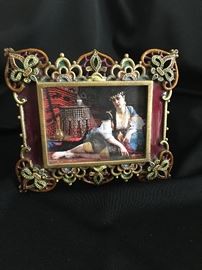 Jay Strongwater picture frame for a 3x5 picture.  Comes in its original box.  Believe this to be an older piece as it comes in the older Strongwater boxes which are gray.