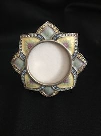 Jay Strongwater flower frame.  Measures 3.5' accross. 