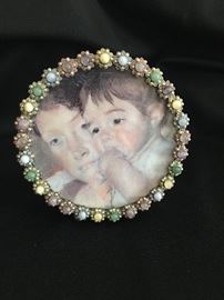 Jay Strongwater picture frame that measures 4.25" accross.