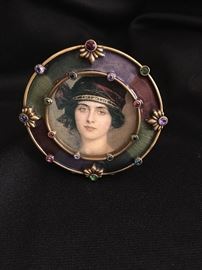 Jay Strongwater picture frame that stands 3.5" tall.