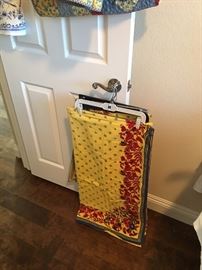 La Sur la table linens