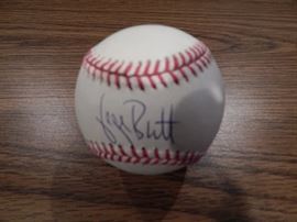 Baseball... Baseball Hall of Fame... George Brett autographed baseball