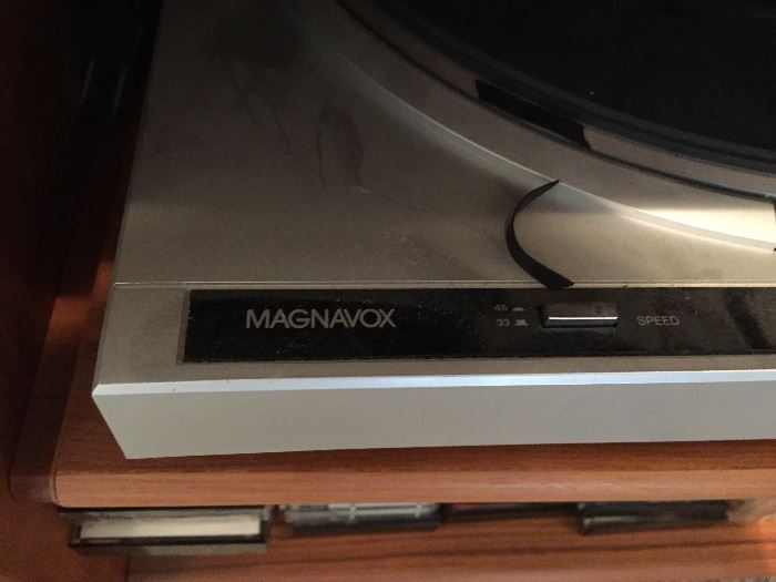 Magnavox turntable