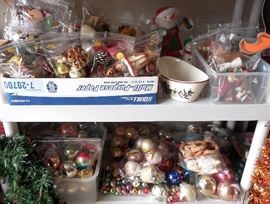 Vintage & Retro Christmas Ornaments