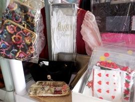 Vintage Ladies Hankies, Gloves & Purses