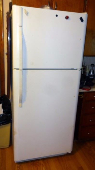 Kenmore Refrigerator/Freezer Model 253.6419240N