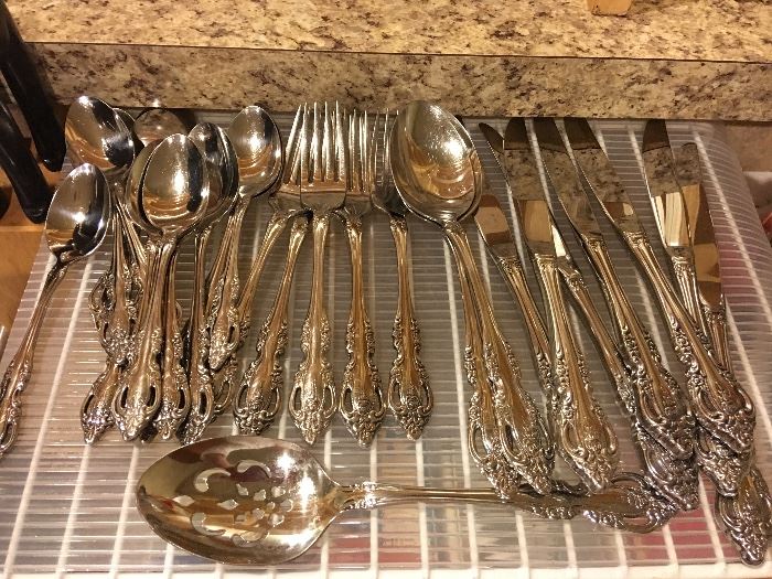 COMMUNITY  STAINLESS FLATWARE SET BY ONEIDA