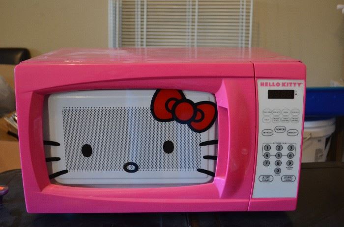 Hello Kitty Microwave! For Daughter or GrandDaughter what a marvelous gift! Like New!