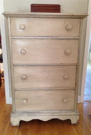 Solid wood chest of drawers