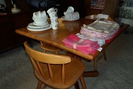 cute dining table w/3 chairs, small