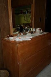 maple dresser w/mirror
