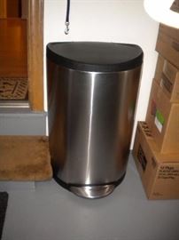 Stainless steel foot controlled lid trash can