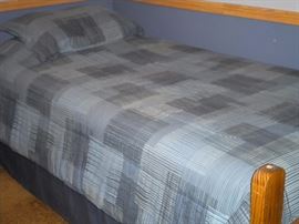 Twin bed with headboard/footboard and mattress