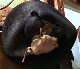 Ladies vintage summer straw hat!