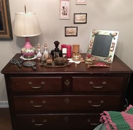 KINDEL, DRESSER, WITH COMMERCIAL PERFUMES, ANTIQUE HAND MIRRORS, VANITY SET