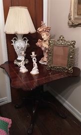 BAKER, COLONIAL WILLIAMSBURG COLLECTION, LABELED, TABLE, VINTAGE LAMP, LENOX CANDLESTICKS, LARGE, ORNATE BRASS FRAME, CERAMIC BUST