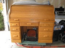 Roll top desk in excellent condition