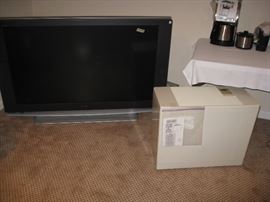 Large screen TV approx 8" thick - works