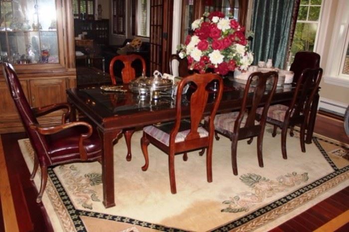 Dining Room Table with 8 Chairs & Rug