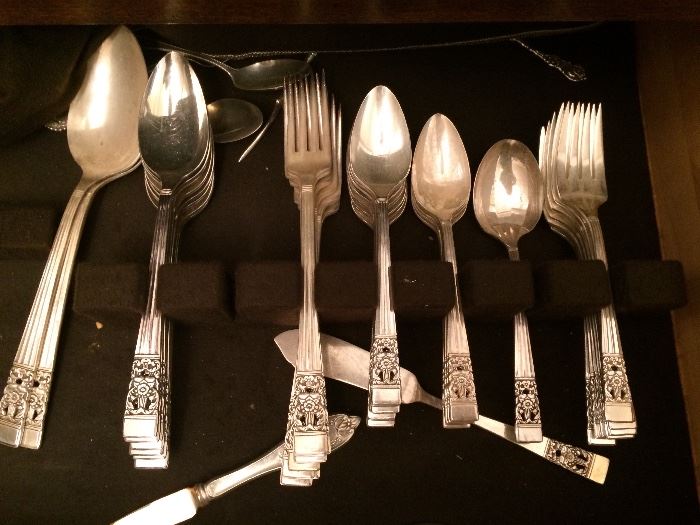Silver plated "Community" flatware, nice and polished. Great for Thanksgiving