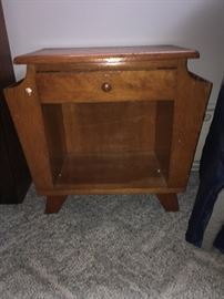 Vintage end table / magazine rack