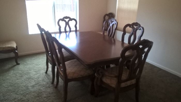 MICHAEL AMINI DINING ROOM SET - TABLE; 2 LEAVES; 8 CHAIRS