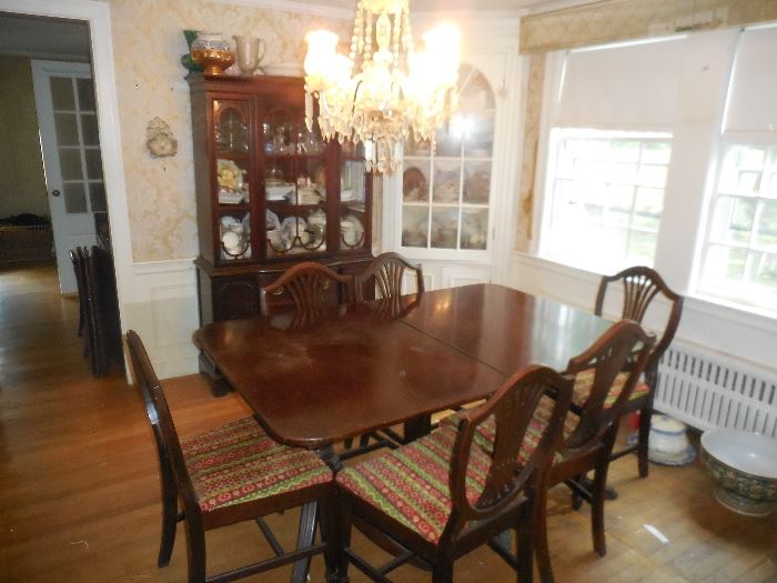 Buffet, China Cabinet, 6 Chairs and Table
