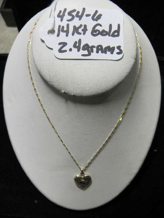 14kt Gold Necklace w/Heart Locket