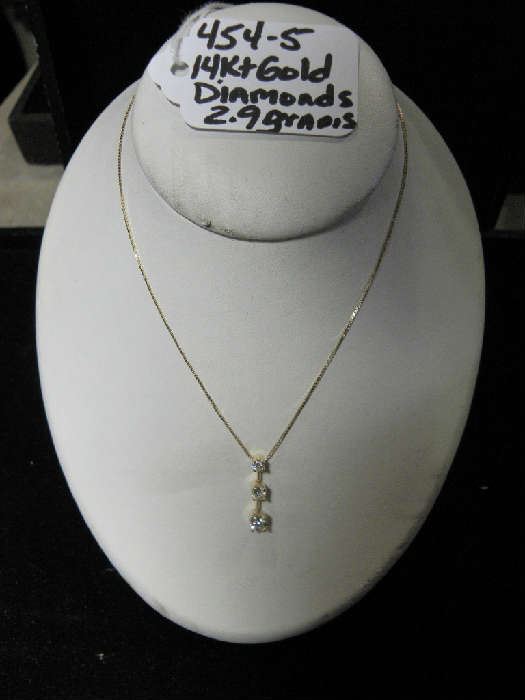 14kt Gold Necklace w/3 Diamond Pendant