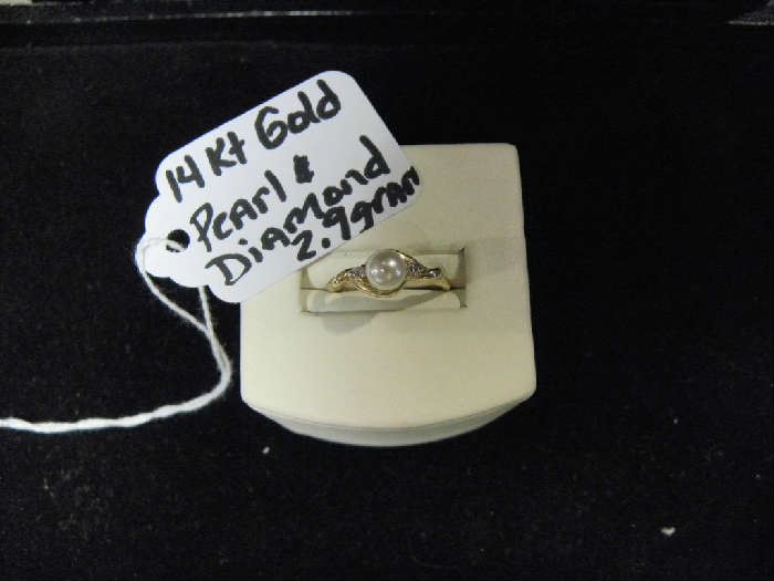 14kt Gold Pearl & Diamond Ring