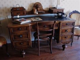 ANTIQUE CAPTAINS DESK