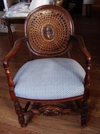 ANTIQUE ARM CHAIR