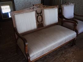ANTIQUE SETTEE