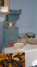 Lenox eternal service for 8 new in Box