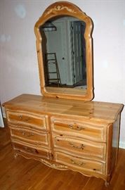 Pine 6-Drawer Dresser