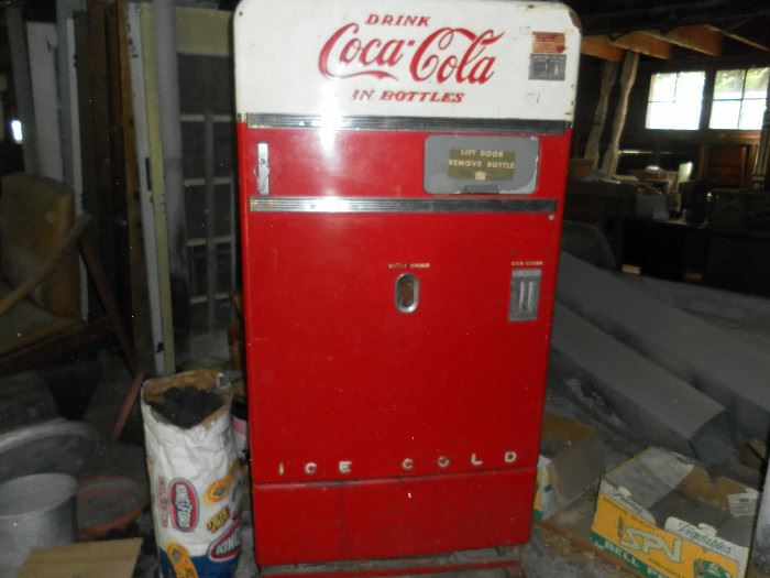 Coke Machine - Vendo 83