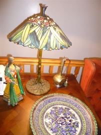 QUOIZEL COLLECTABLES TABLE LAMP