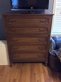 Matching chest of drawers... sturdy, great shape.