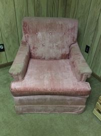 Velveteen club chair in pink! A must for everyone.