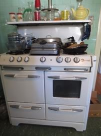 OKeefe Merritt Stove