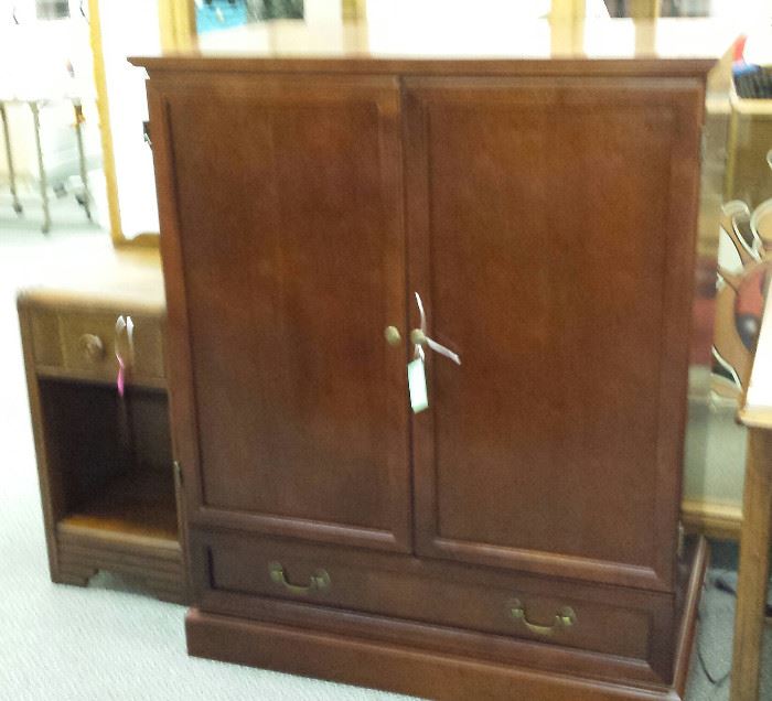 ENTERTAINMENT CENTER / ARMOIRE... CHERRY "WOOD".....GREAT FOR ANY ROOM!...SUPER DISCOUNTED PRICE....PERFECT CONDITION!!!