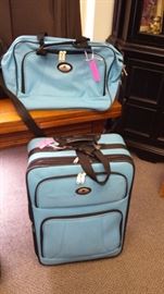 MATCHING LUGGAGE PIECES