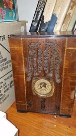 Vintage Radio Aetna Wood Tube Radio