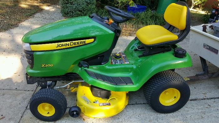 Mower John Deere Series 300 with only 56 hours  Like NEW