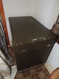 vintage Remington Rand fireproof safe