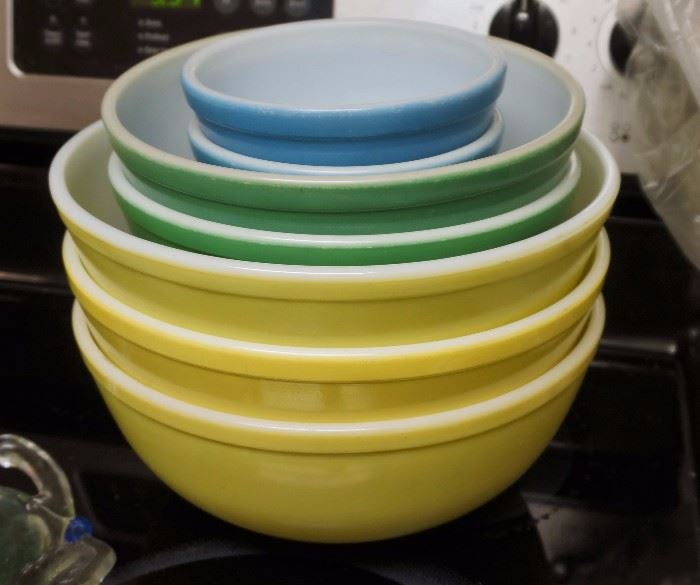 Pyrex nesting bowls